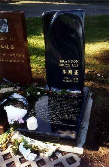 Brandon Lees Grave.jpg